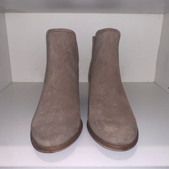 Hinge “Barris Block Heel” Booties - Picture 7 of 7